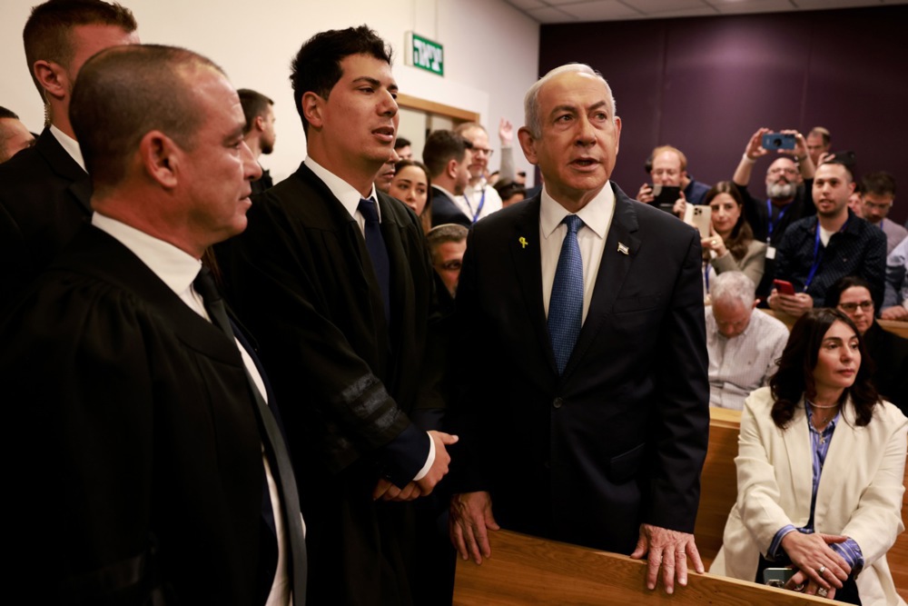 네타냐후, 부패재판에서 처음으로 입장