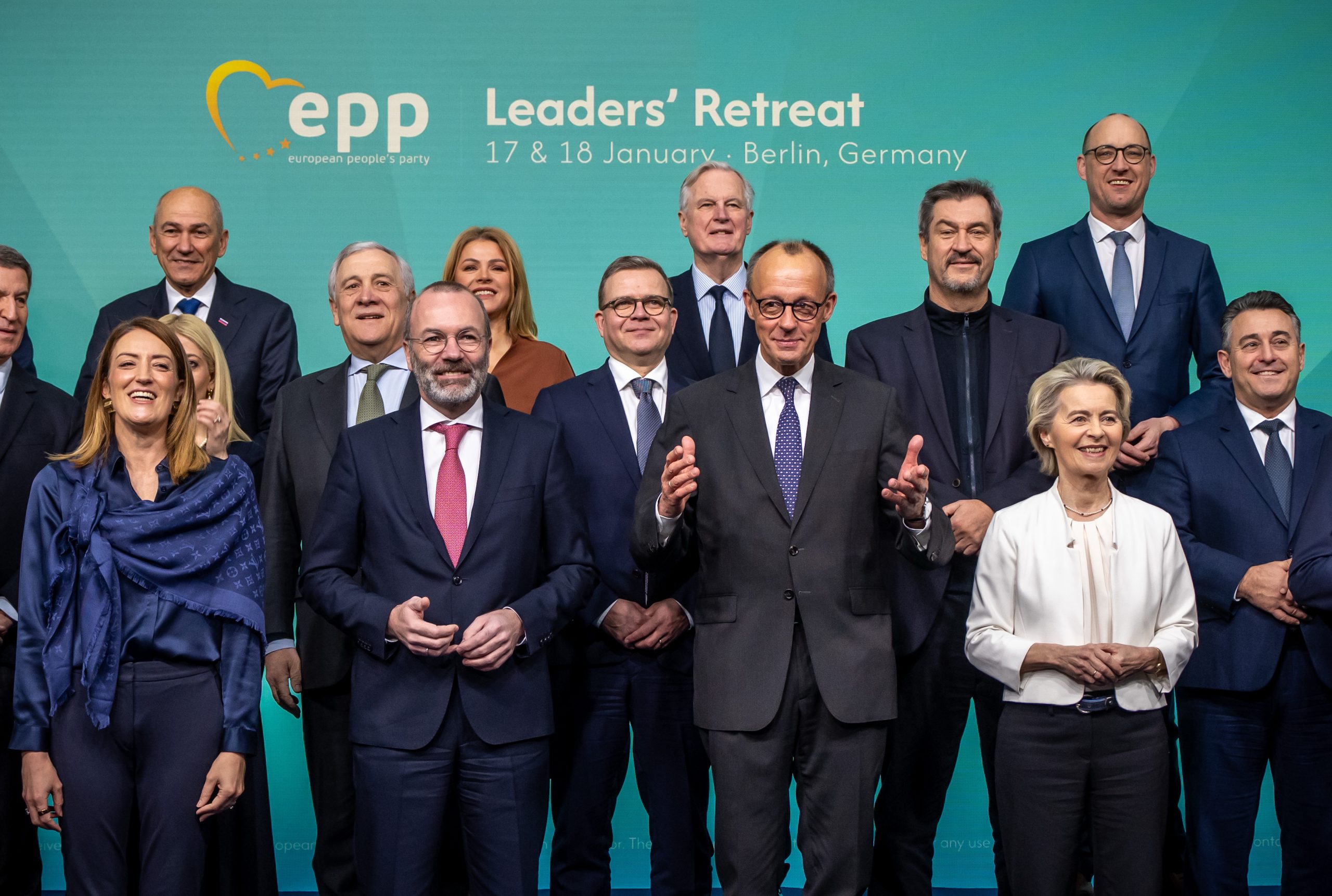 유럽의 보수주의자들이 메르츠를 중심으로 집결하자 폰 데어 라이엔은 추위 속에 떠났습니다.