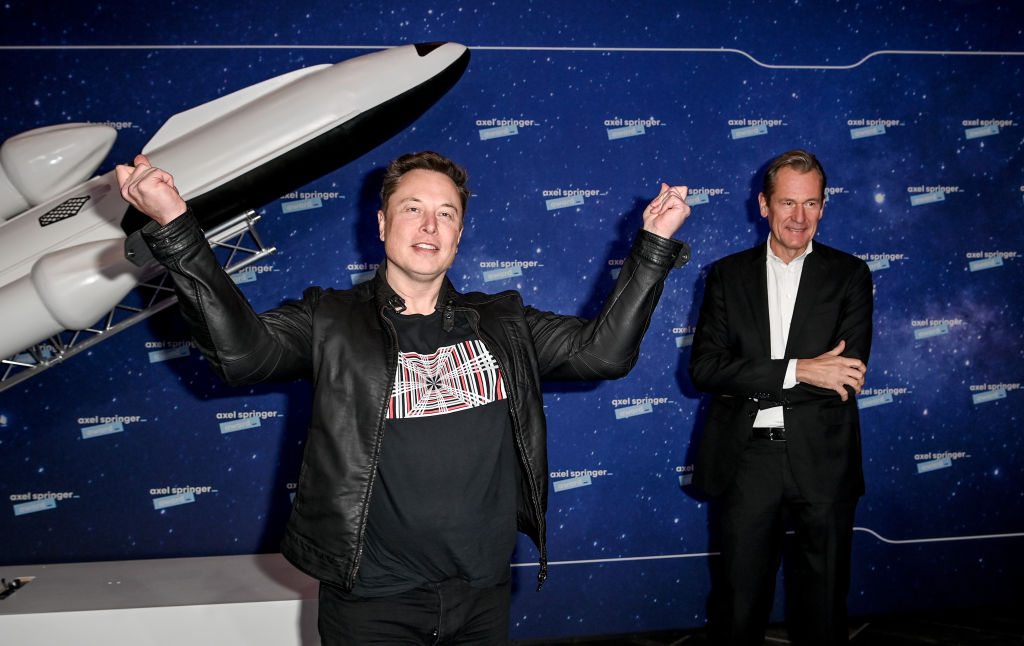 수다쟁이 수업 : 'Politico'의 위기. 엘론 머스크 (Elon Musk)가 뒤에서 악셀 스프링거를 찔렀다