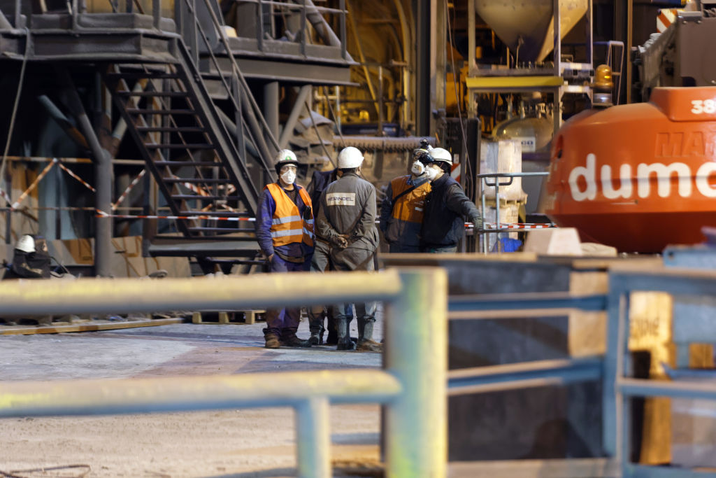 EU가 응답 할 수있는 것보다 빠른 프랑스의 강철 일자리를 끄는 ArcelorMittal
