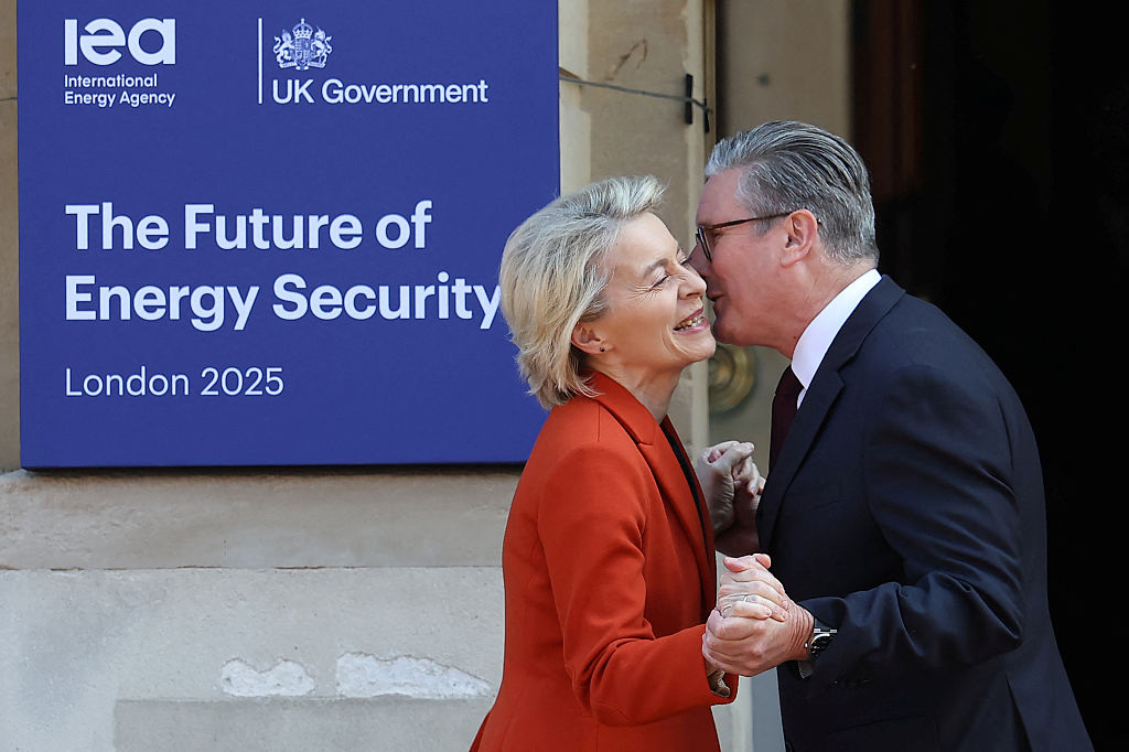 Von der Leyen, Starmer Close in London in London