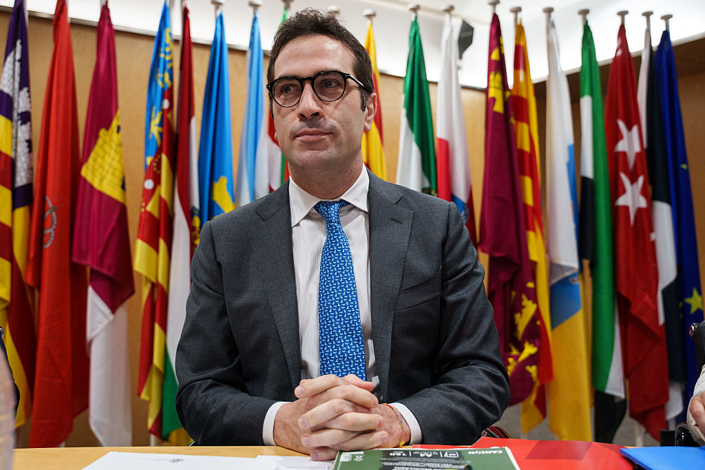 카를로스 쿠 에르 포 스페인 경제부 장관은 Eurogroup 의장에 입찰했다