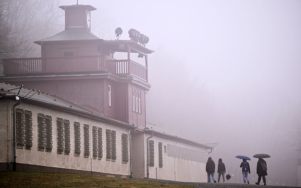 독일 법원 규칙 Holocaust Memorial은 Keffiyehs를 착용 한 사람들을 금지 할 수 있습니다.