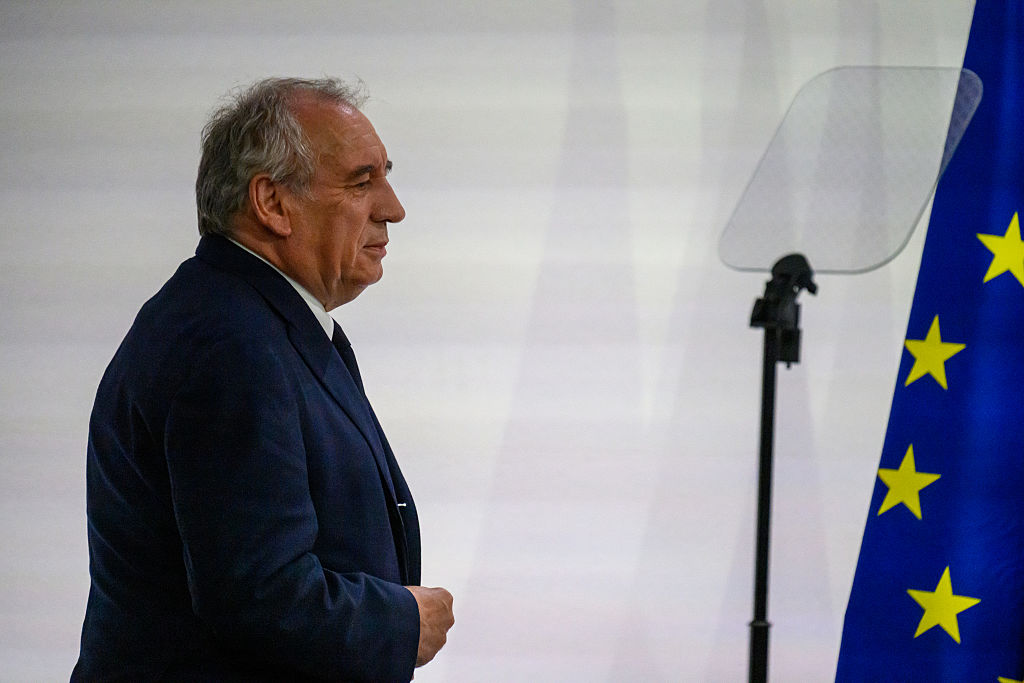 프랑스 자산은 Bayrou의 신뢰 투표로 투자자들에게 투자자들을 무시합니다