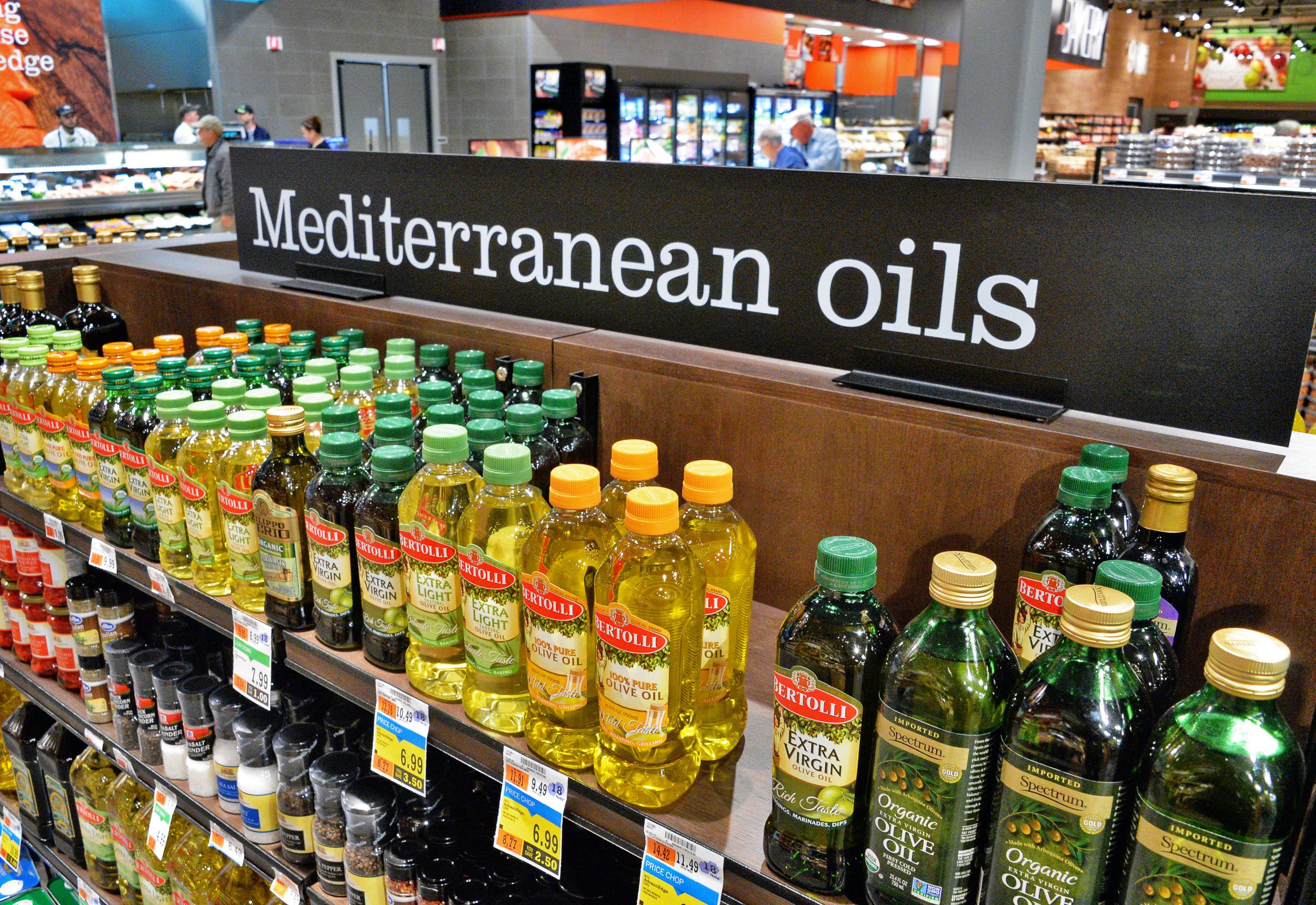 스페인의 올리브 오일 트레이더는 트럼프 관세가 액체 금을 끄는 미국인을 막을 것이라고 의심합니다.