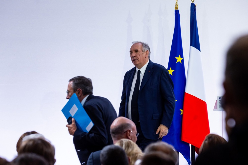 Bayrou 's Gamble 및 Macron의 의미