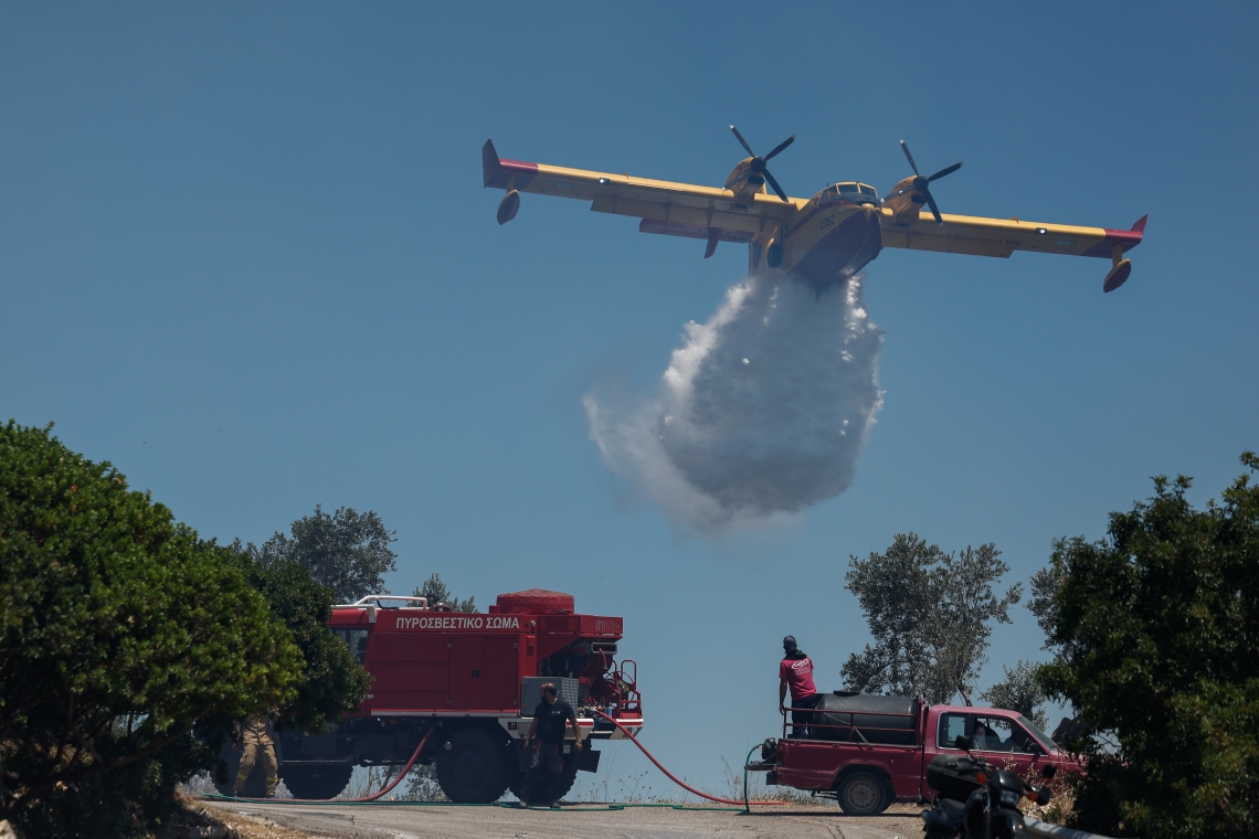그리스는 EU에 산불과 싸울 것을 요구합니다
