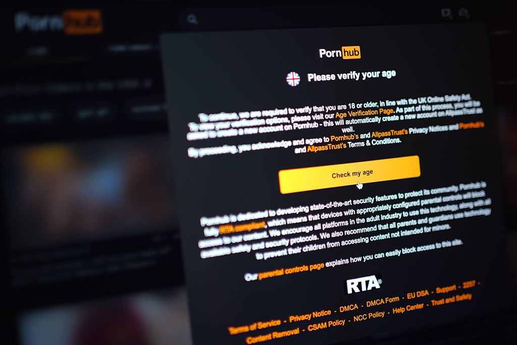영국 프로브 연령 수표에 걸쳐 34 개의 포르노 사이트