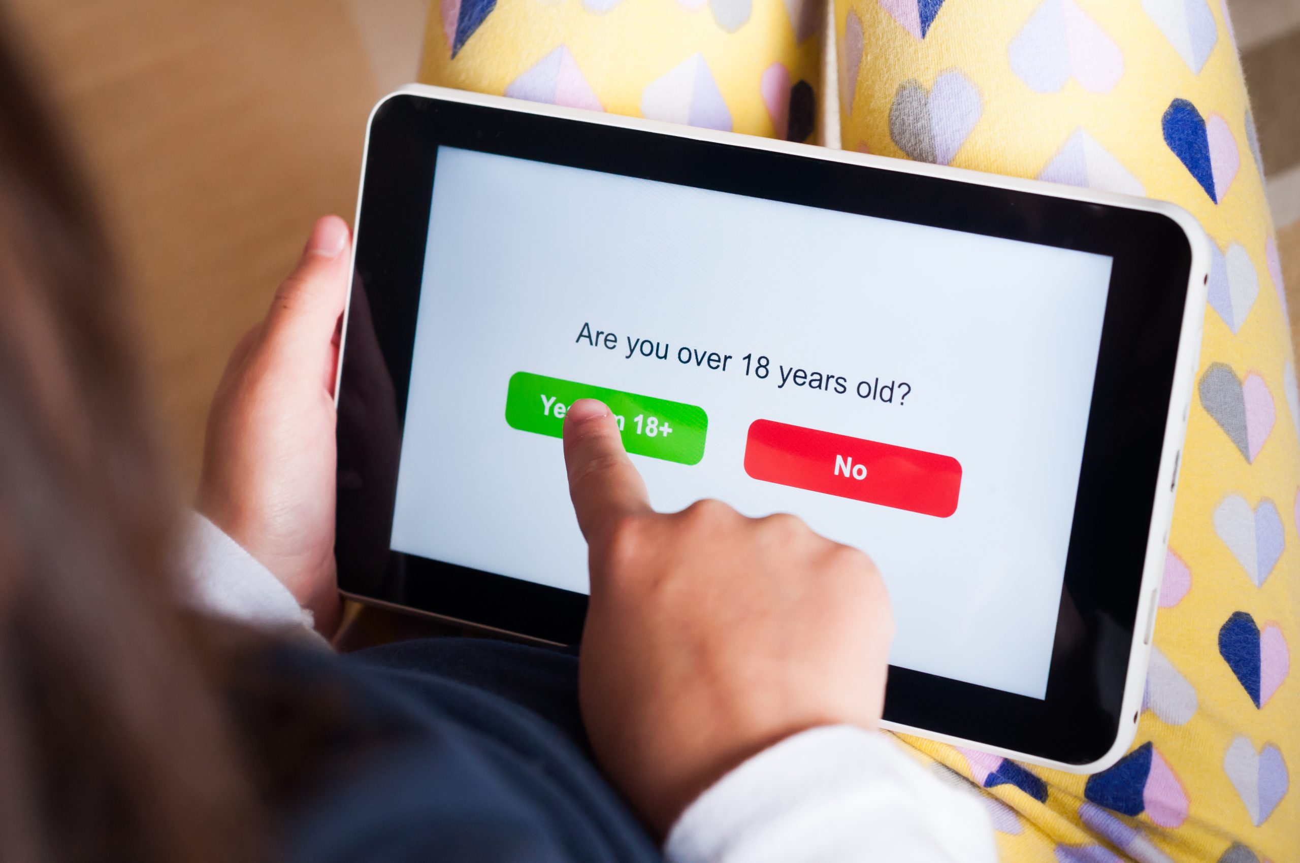 유럽의 온라인 연령 체크 드라이브는 프라이버시 지뢰밭입니다