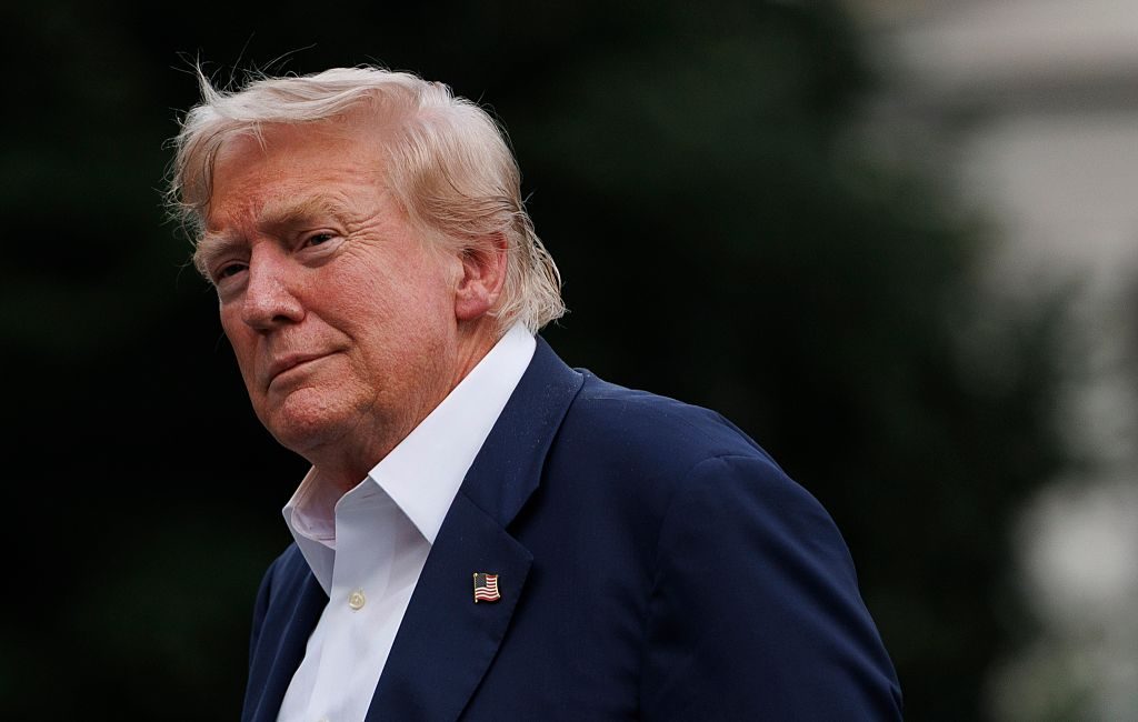 트럼프는 투자 서약이 끝나면 35% 관세로 EU를 위협합니다.