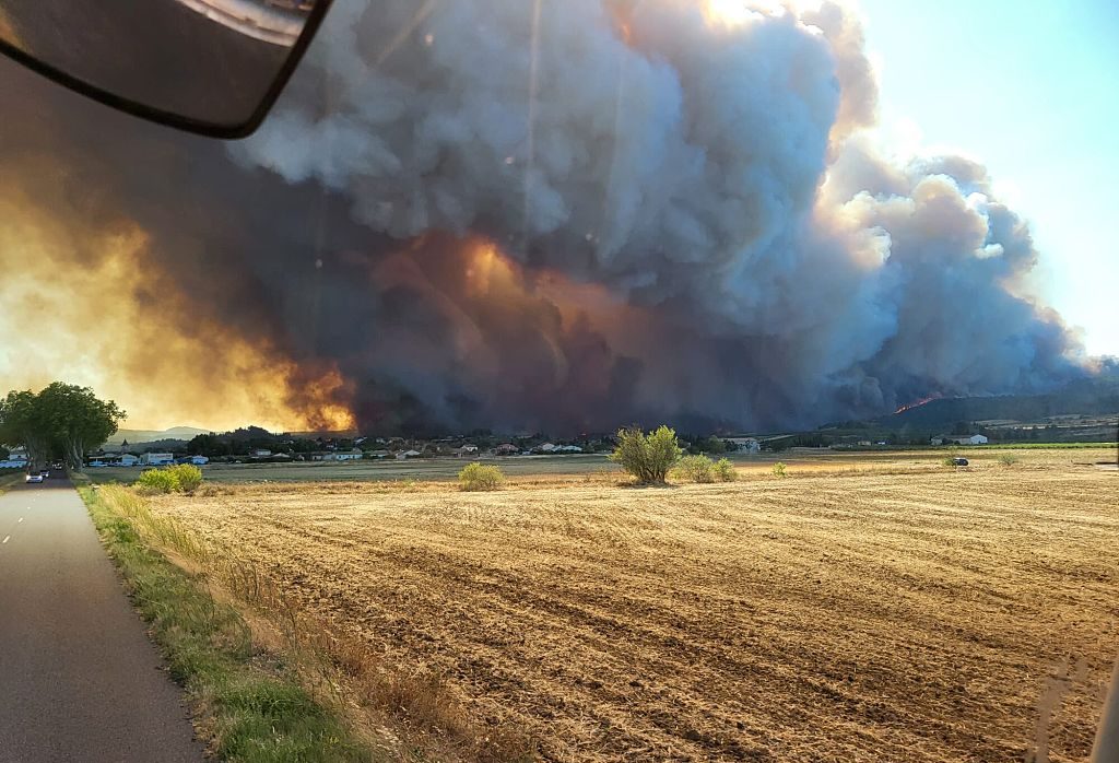 프랑스 PM은 1940 년대 이후 가장 큰 화재에 대한 대응으로 토지 이용 재고를 요구합니다.