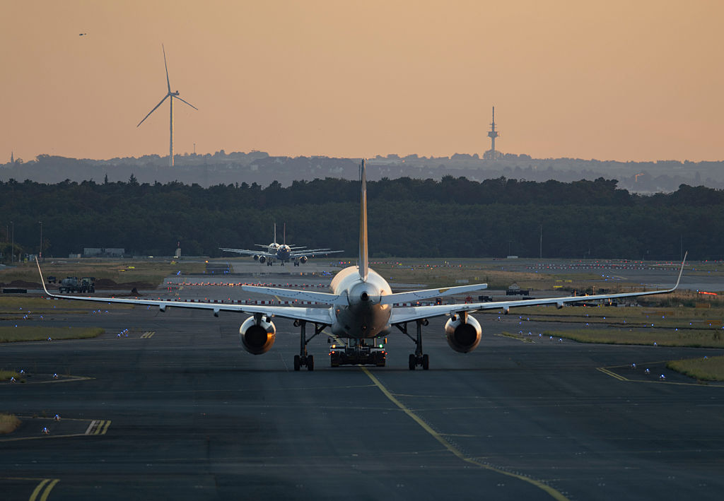 대부분의 EU 노선에서 열차보다 더 저렴한 비행은 연구 결과를 연구합니다.