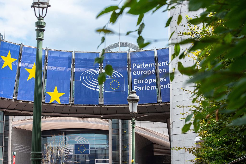 경제, 보안은 EU 시민의 최고 관심사로서 기후를 강요합니다.