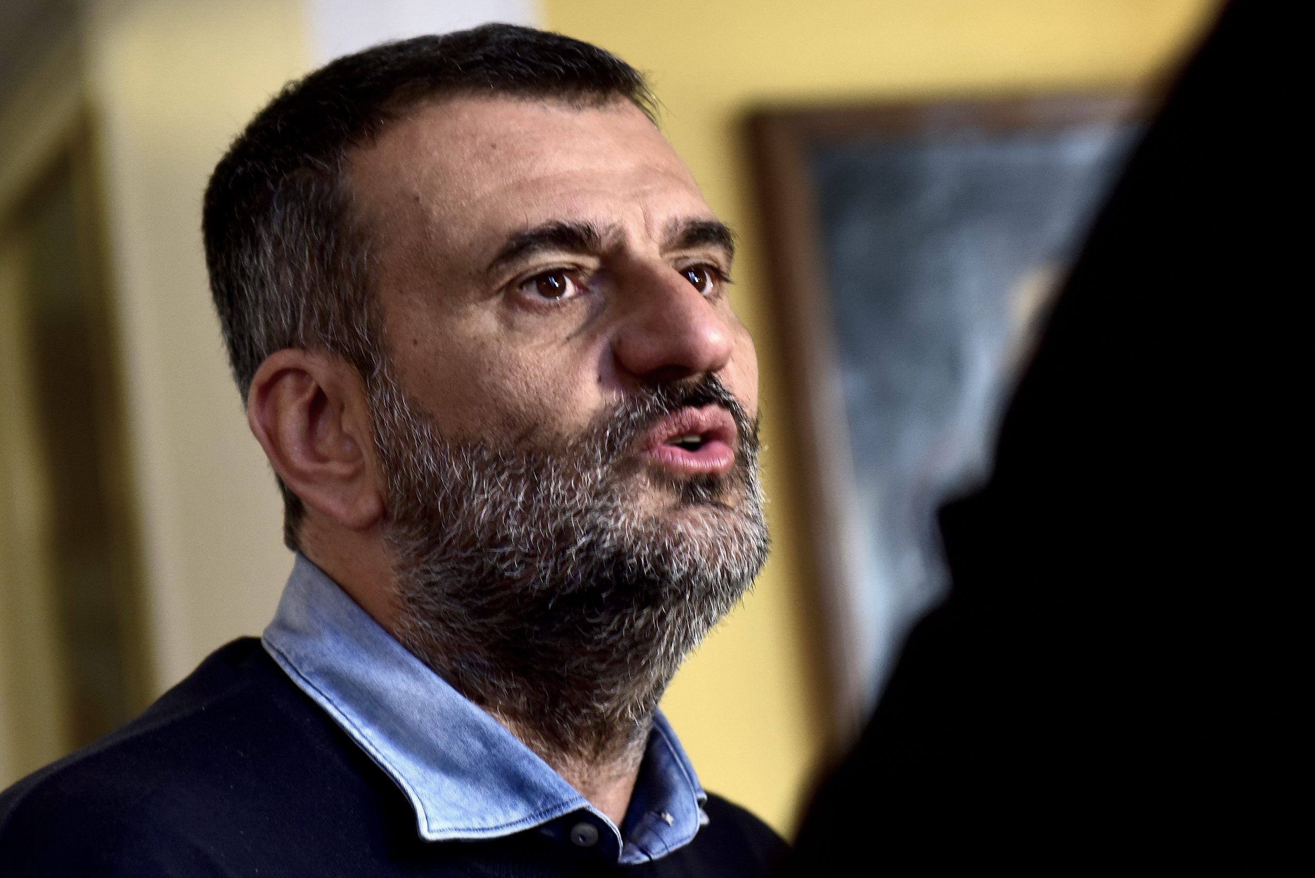 이탈리아 정치를 위해 브뤼셀을 그만두기위한 의회 환경 최고