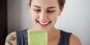 침묵을 원하지 않는 그룹을 위해 WhatsApp이 필수 스포일러 모드로 업데이트되었습니다.