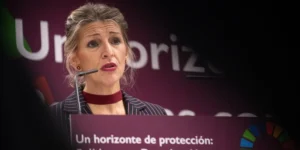 야당은 아발로스 사건 음모에 직면한 디아즈의 공모적 침묵을 지적합니다.