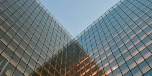 Amancio Ortega는 파리 사무실에 8억 달러를 투자하여 유럽 최대 규모의 구매를 기록했습니다.