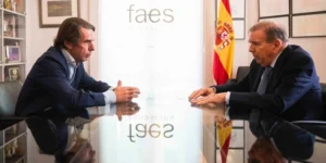 Aznar는 이주 위기와 Sánchez 경영진에 대한 FAES 혐의로 이번 목요일 Ceuta를 방문합니다.