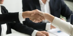 전화 회사가 보험사를 1억 달러에 매각함: Allianz, AXA 및 Generali가 입찰