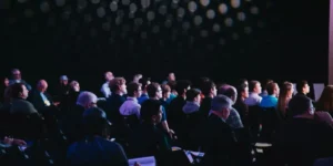 Apple의 새로운 CEO인 John Ternus: 그의 첫 번째 큰 테스트는 폴더블 iPhone입니다.