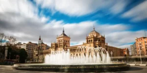 Castilla y León의 PP-Vox 조약은 Aragon 및 Extremadura 스타일로 국가 우선 순위와 민영화를 부과합니다.