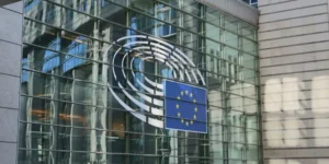 EU 어린이법: 브뤼셀은 13세 미만 어린이의 소셜 네트워크와 AI 챗봇을 금지합니다.