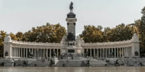 세우타는 40건의 문서를 기밀 해제한 뒤 의회 본회의에서 정부에 대한 질의를 독점한다.