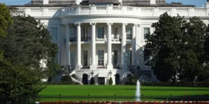 Trump와 Lutnick은 Whatley를 강화하기 위해 노스캐롤라이나에서 두 가지 반도체 계획을 발표했습니다.