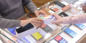 iPhone Duo 예약 180초 만에 매진, 배송 2027년으로 연기