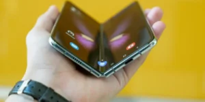 iPhone Duo 화면 깨짐: Apple은 힌지 고장을 인정하고 2,000달러짜리 폴더블 장치를 교체합니다.