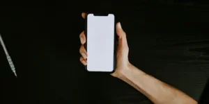 iPhone Duo는 3분 만에 매진되었습니다. Apple은 천만 대만 제조했으며 배송은 2027년 1월까지입니다.